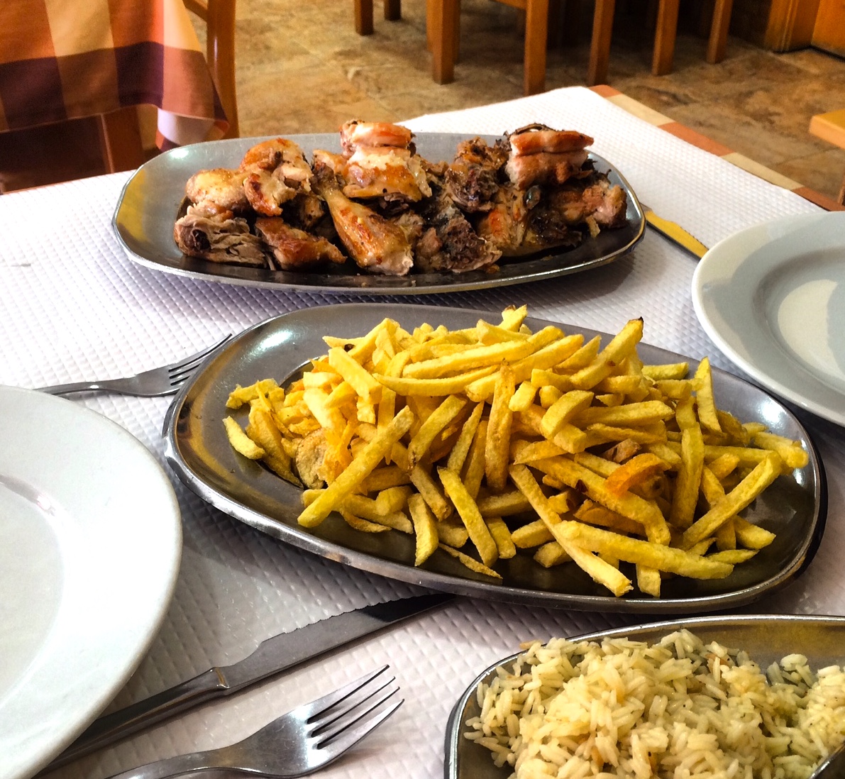 Pollo a la brasa Restaurante y Churrrasqueira A Caseirinha