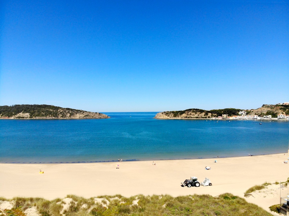 São Martinho do Porto mar de aguas calmas