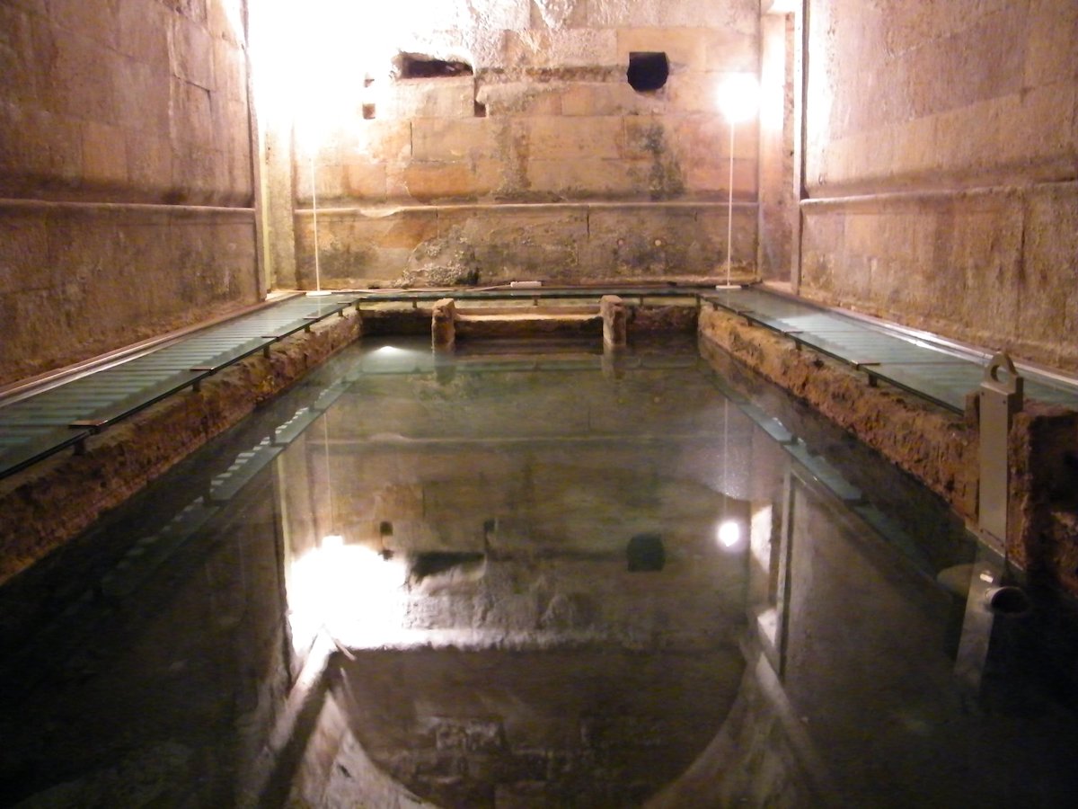 Antigua piscina de la reina Leonor museo Hospital y Caldas