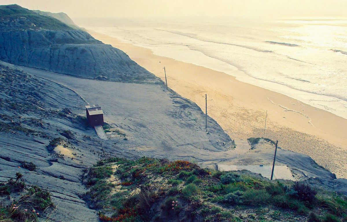 Ladera negra Playa da Pedra Ouro Alcobaça